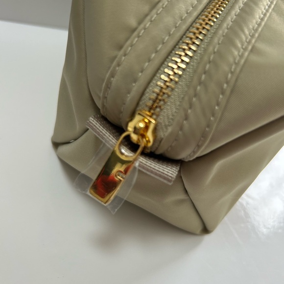 Burberry Cream Nylon Cosmetic Travel Bag Toiletry Pouch NWT - Picture 6 of 10